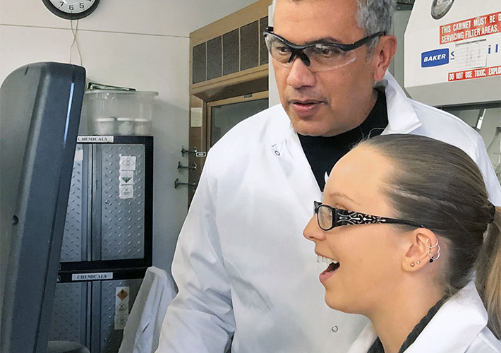 Jorge Osorio in lab